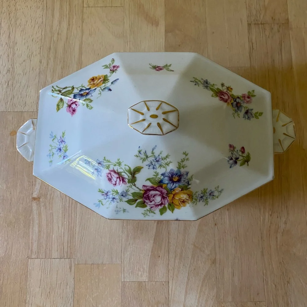 F Legrand et Cie Limoges France circa 1920 9” porcelain serving dish with lid. - Picture 3 of 11